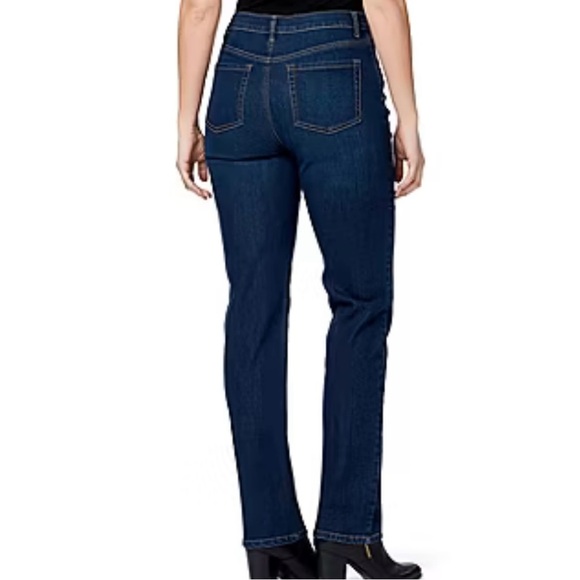 Gloria Vanderbilt Amanda Stretch Fabric High Rise Straight Leg Regular Fit Jean - Picture 1 of 4